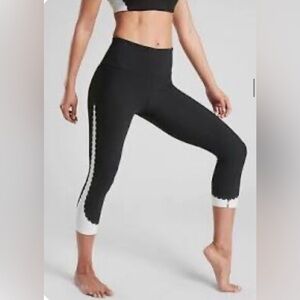 EUC Athleta Elation Scallop Capri Yoga Legging Black White Small